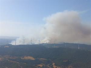 Els Bombers despleguen un ampli dispositiu per un incendi forestal a Rubió mentre donen per controlat el foc d'Aiguamúrcia. Bombers