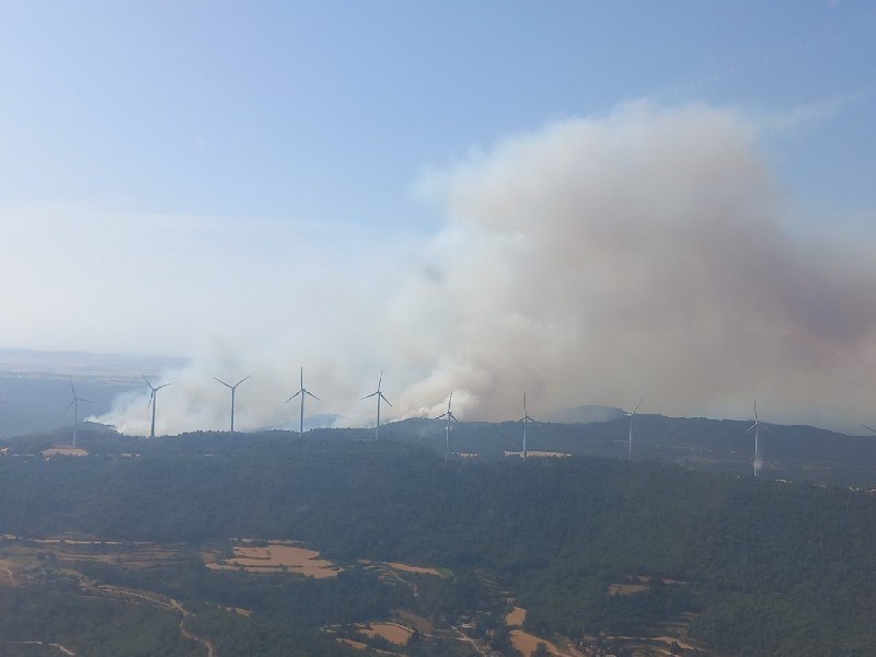 Els Bombers despleguen un ampli dispositiu per un incendi forestal a Rubió mentre donen per controlat el foc d'Aiguamúrcia. Bombers