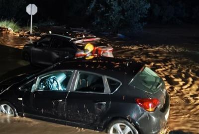 Els Bombers rescaten diversos conductors atrapats per l'aigua a Granollers i Canovelles. Bombers