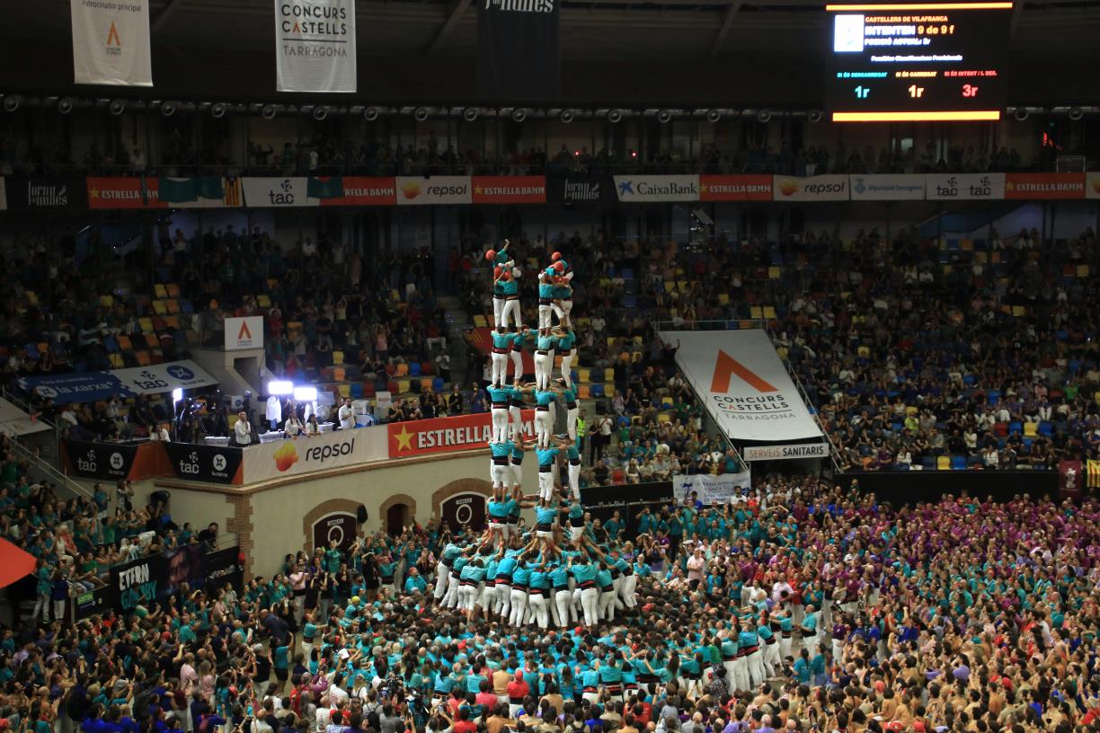 Els Castellers de Vilafranca embogeixen en descarregar el 9d9f en quarta ronda. ACN
