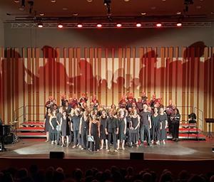 Els cors Isquione-Bitxac tornen a l’Auditori Eduard Toldrà amb les melodies d'Els Miserables. Joan Casanovas