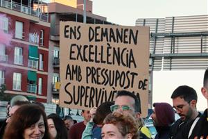 Els docents tallen l’AP-7, la C-32 i alguns accessos a Barcelona