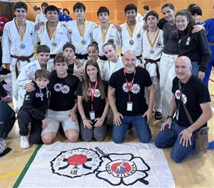 Els judoques del Vilafranca-Vilanova al Pavelló Municipal del Vendrell. Eix