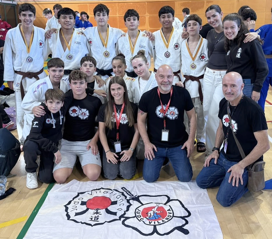 Els judoques del Vilafranca-Vilanova al Pavelló Municipal del Vendrell. Eix