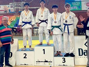 Els judoques del Vilafranca-Vilanova al Pavelló Municipal del Vendrell
