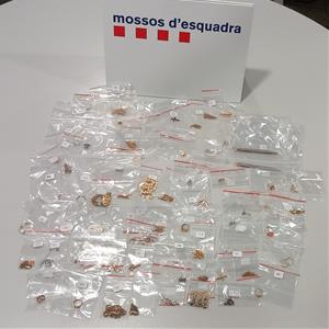 Els Mossos desarticulen un grup criminal especialitzat en robatoris a domicilis de l’Alt Penedès. Mossos d'Esquadra