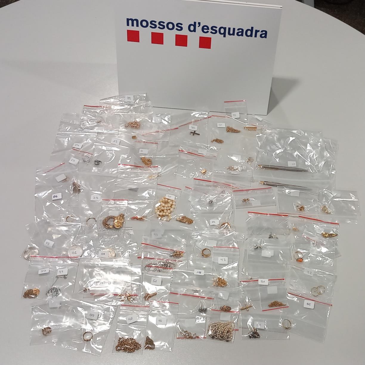 Els Mossos desarticulen un grup criminal especialitzat en robatoris a domicilis de l’Alt Penedès. Mossos d'Esquadra