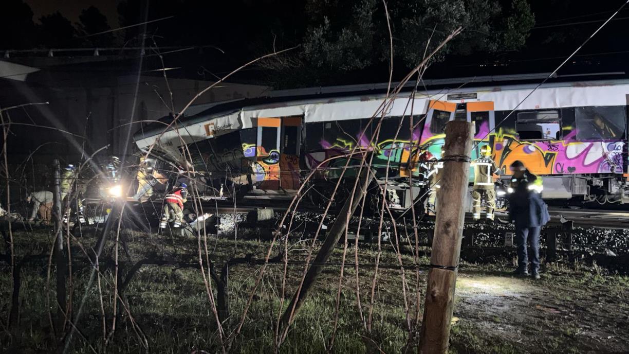 Els Mossos d’Esquadra recuperen la caixa negra del tren de l’accident mortal a Gelida. ACN