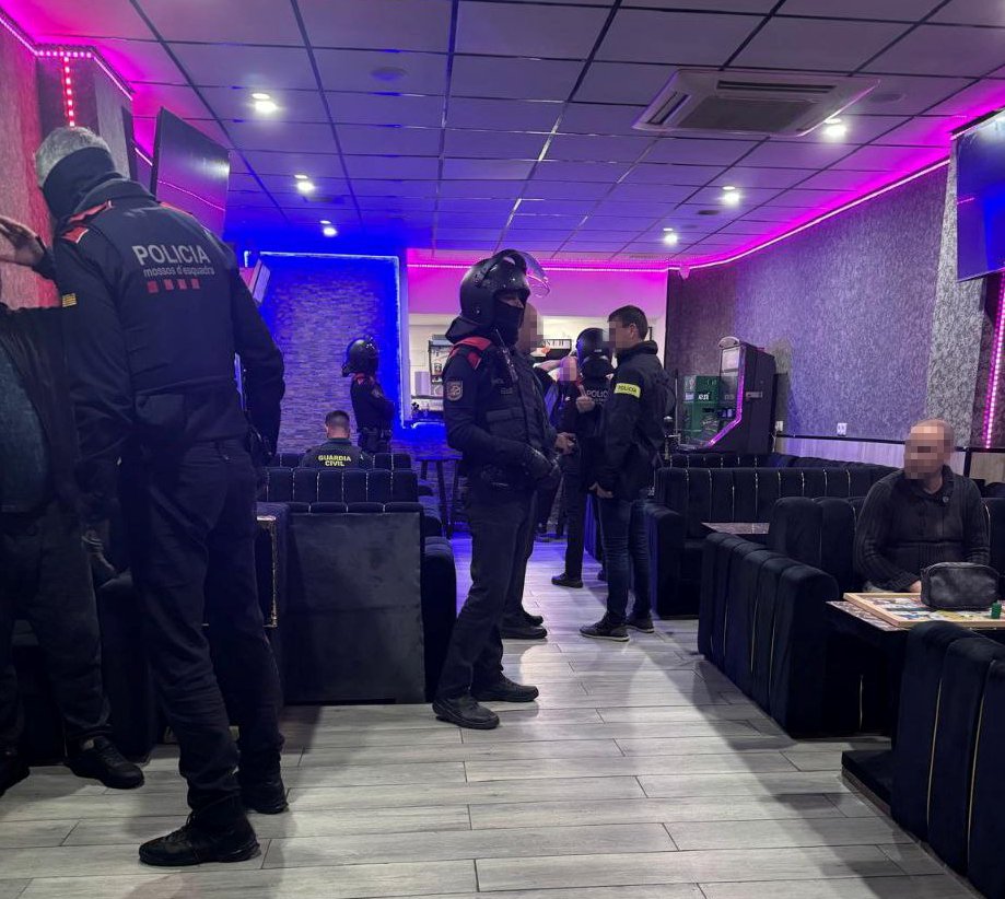 Els Mossos detenen quatre homes i identifiquen 623 persones al Baix Penedès en un pla contra la multireincidència. Mossos d'Esquadra