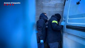Els Mossos detenen tres homes per receptació de catalitzadors sostrets arreu de Catalunya