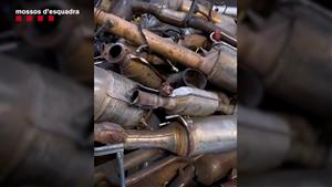 Els Mossos detenen tres homes per receptació de catalitzadors sostrets arreu de Catalunya
