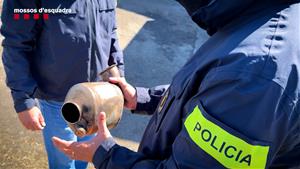 Els Mossos detenen tres homes per receptació de catalitzadors sostrets arreu de Catalunya. Mossos d'Esquadra
