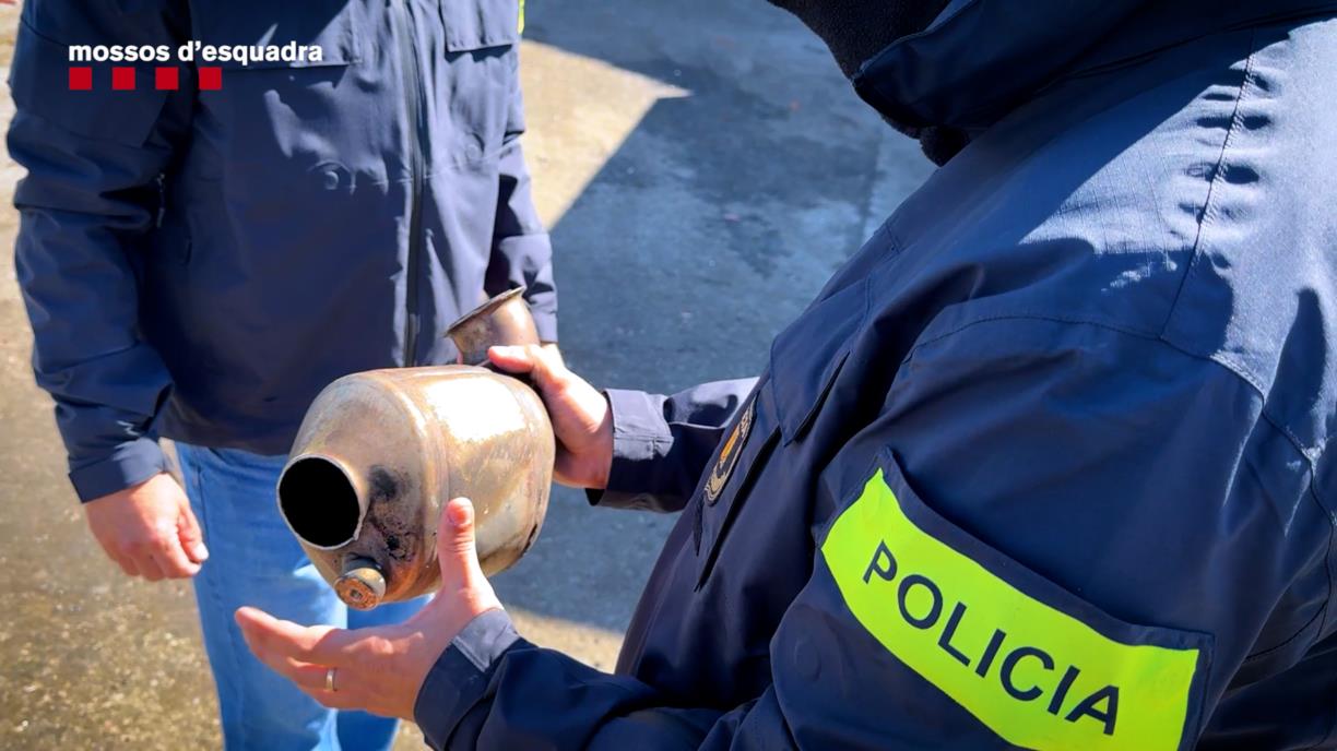 Els Mossos detenen tres homes per receptació de catalitzadors sostrets arreu de Catalunya. Mossos d'Esquadra