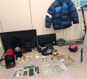 Els Mossos detenen un home al Baix Penedès per una onada de robatoris amb força a Bellvei. Mossos d'Esquadra