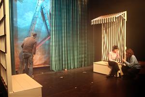 Els Pirates Teatre adapten una comèdia clàssica de Carlo Goldoni sobre la necessitat de marxar de vacances. ACN