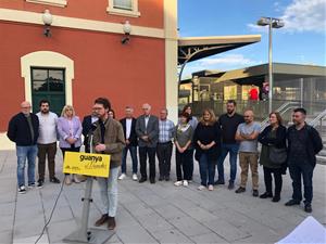Els regidors d'ERC de l'Alt Penedès a l'estació de Vilafranca . Eix