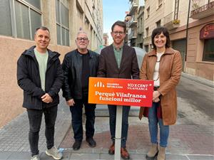 Els regidors d'ERC en roda de premsa . Eix