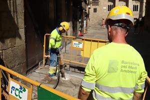Els sindicats demanen canvis “importants” d'organització i horaris per fer front a la calor extrema a la feina. EIX