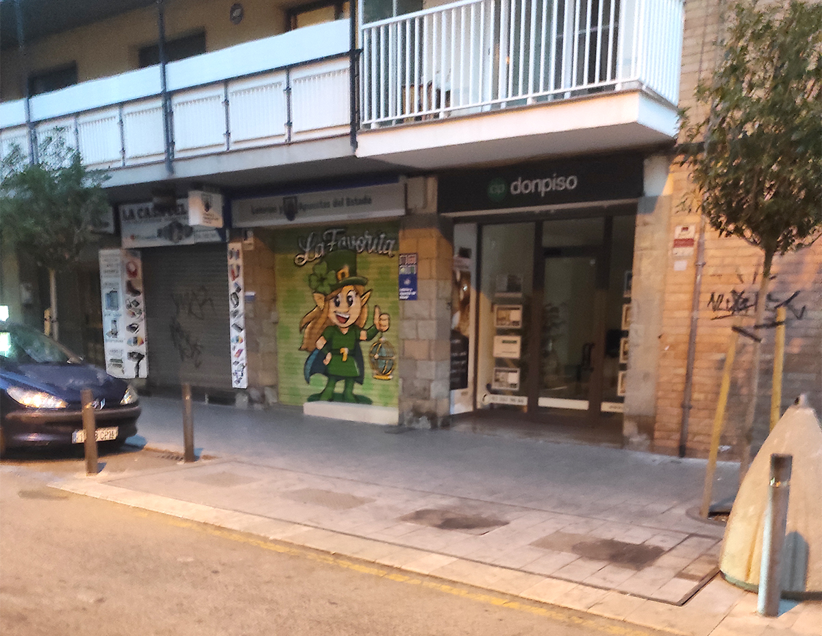 Emplaçament on es trobaven els contenidors soterrats del carrer Francesc Macià. Eix