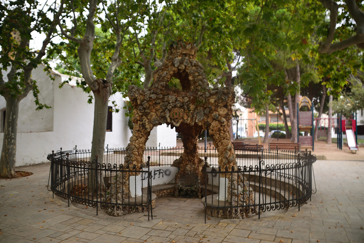 Estat actual de la Font Modernista de Sant Salvador. Eix