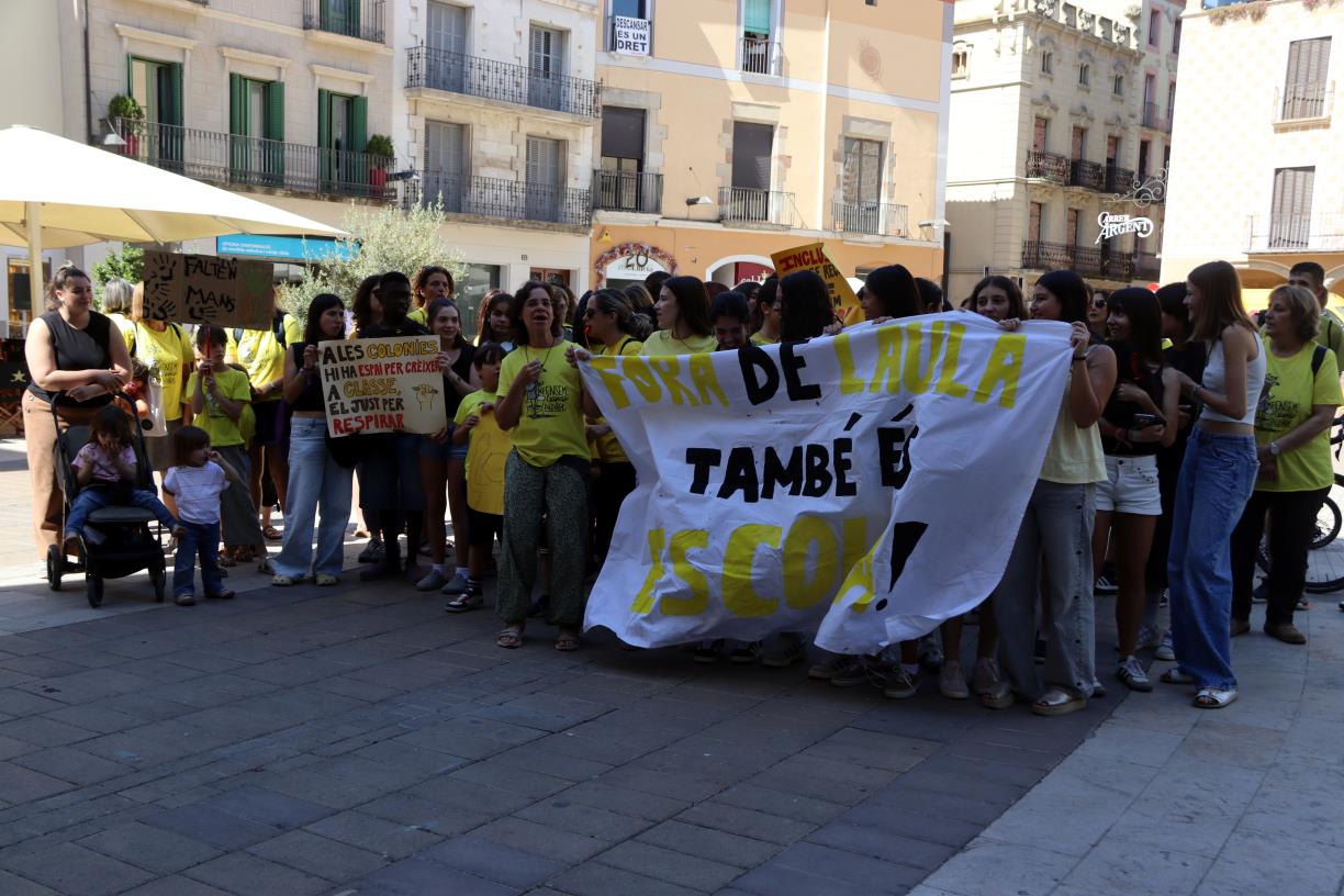 Estudiants d'Igualada protesten per la retallada d'activitats i reclamen una educació pública de qualitat. ACN