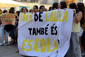 Estudiants d'Igualada protesten per la retallada d'activitats i reclamen una educació pública de qualitat