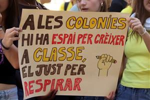 Estudiants d'Igualada protesten per la retallada d'activitats i reclamen una educació pública de qualitat