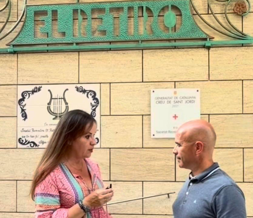 Eva García davant El Retiro. Eix