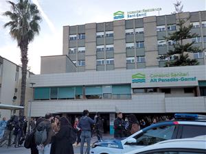 Exterior de l'Hospital Sant Camil durant l’eutanàsia de la Noelia. Eix