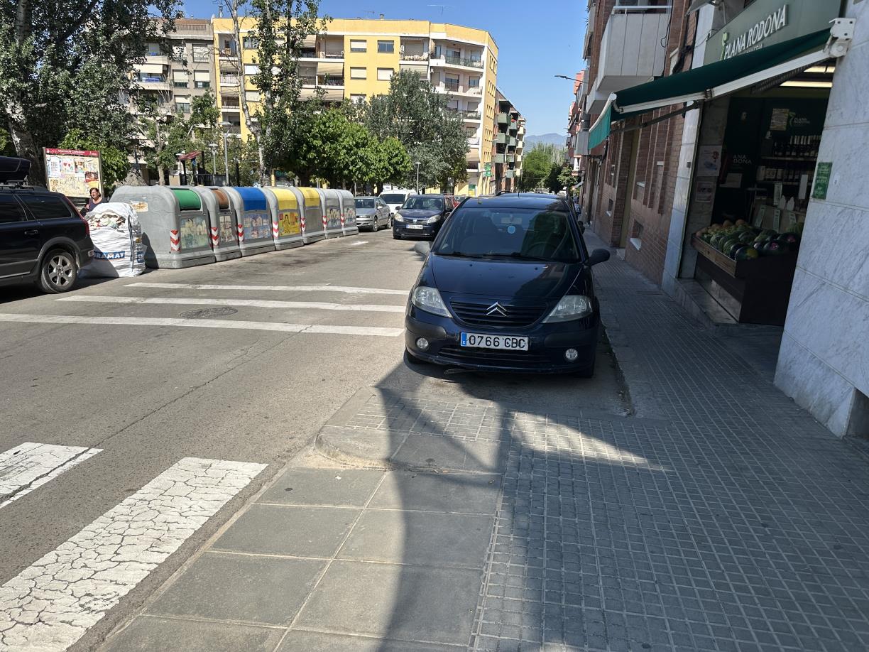 FranCisco Romero anuncia millores de voreres al carrer Joan XXIII i reformes a la plaça de Sant Julià. Ajuntament de Vilafranca
