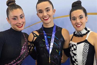 Georgina, Paula i Itziar. Eix