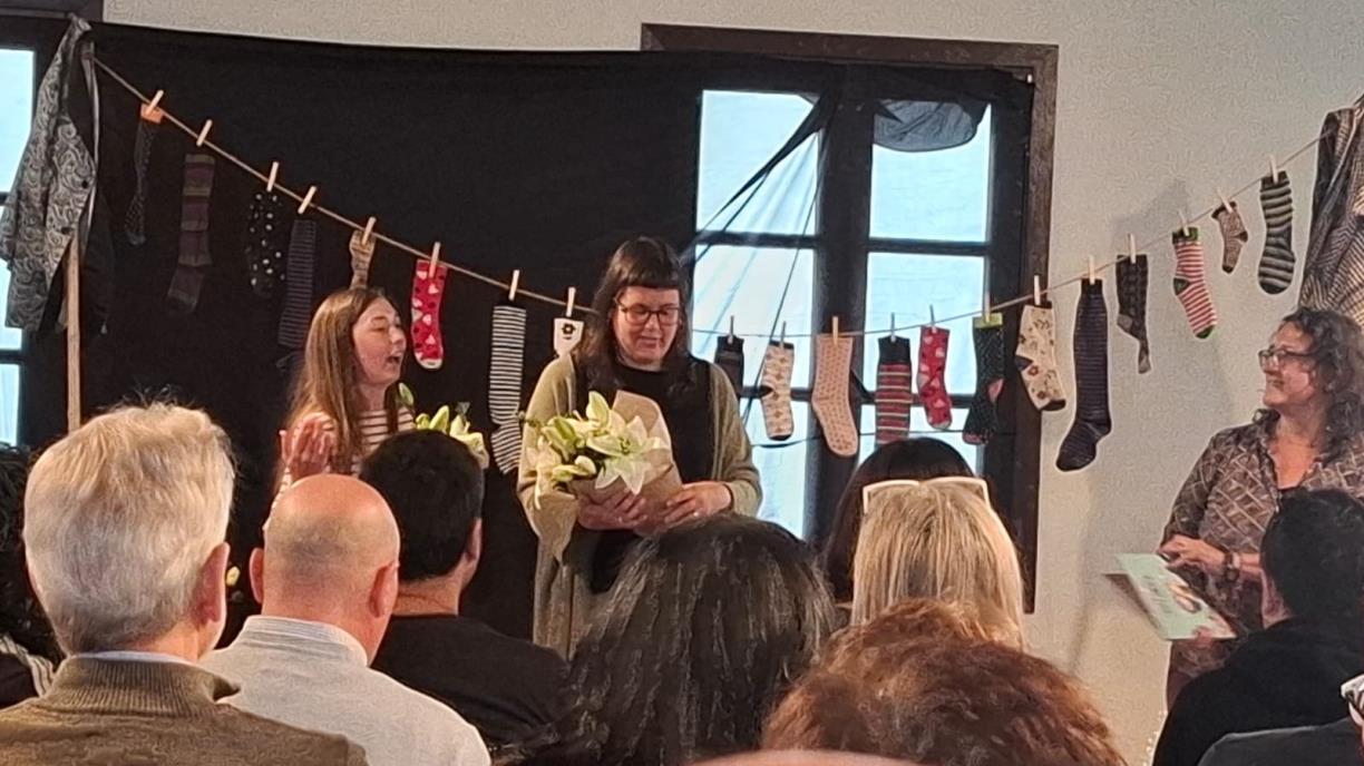 Gran acollida a la presentació del conte infantil “M’han caigut els mitjons” a Vilanova i la Geltrú. EIX