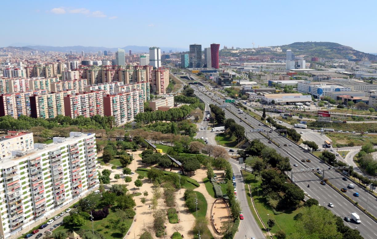 Imatge aèria del tram de la Granvia de l'Hospitalet. ACN / Àlex Recolons