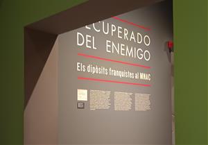 Imatge de l'exposició 'Recuperado del enemigo. Els dipòsits franquistes al MNAC'. Eix