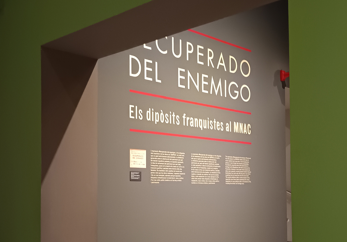 Imatge de l'exposició 'Recuperado del enemigo. Els dipòsits franquistes al MNAC'. Eix