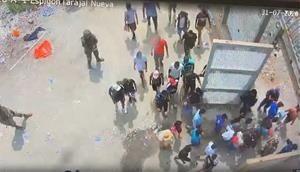 Imatges de la sortida de Ceuta de grups de migrants, facilitades pel govern espanyol. ACN