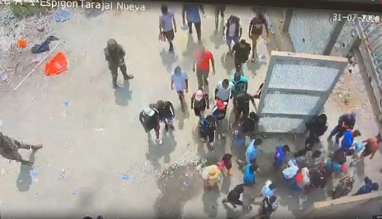 Imatges de la sortida de Ceuta de grups de migrants, facilitades pel govern espanyol. ACN