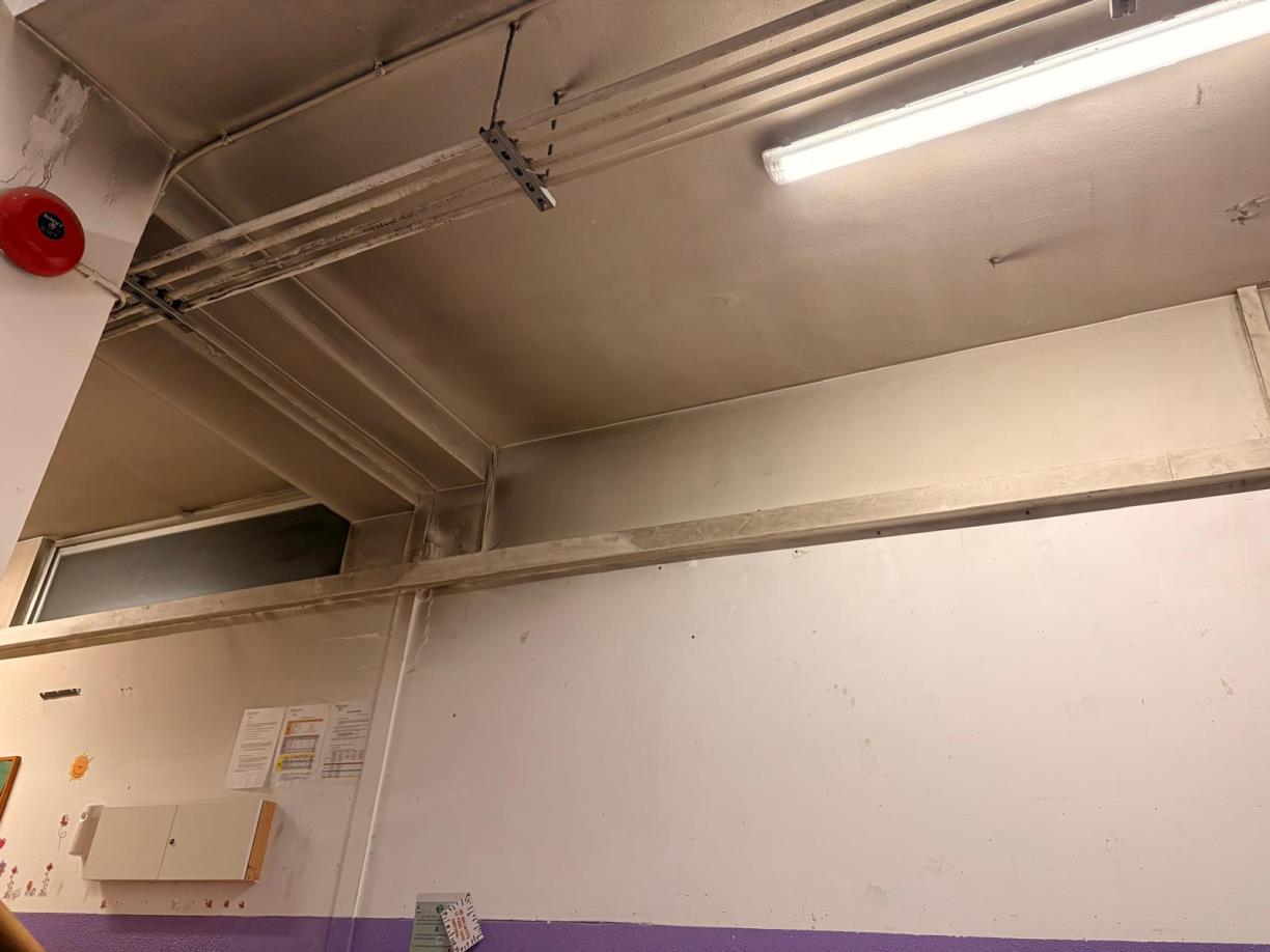 Interior de l’escola Sant Julià. Eix