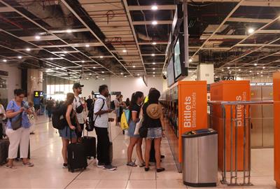 Interromputs els trens de l'R2, R2 Nord i R11 per l'esfondrament d'un pou a l'obra del soterrament a Montcada. ACN