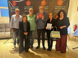 John Carlin rep el Premi a la Trajectòria en Novel·la Històrica Canyelles Mil·lenària. Ajuntament de Canyelles