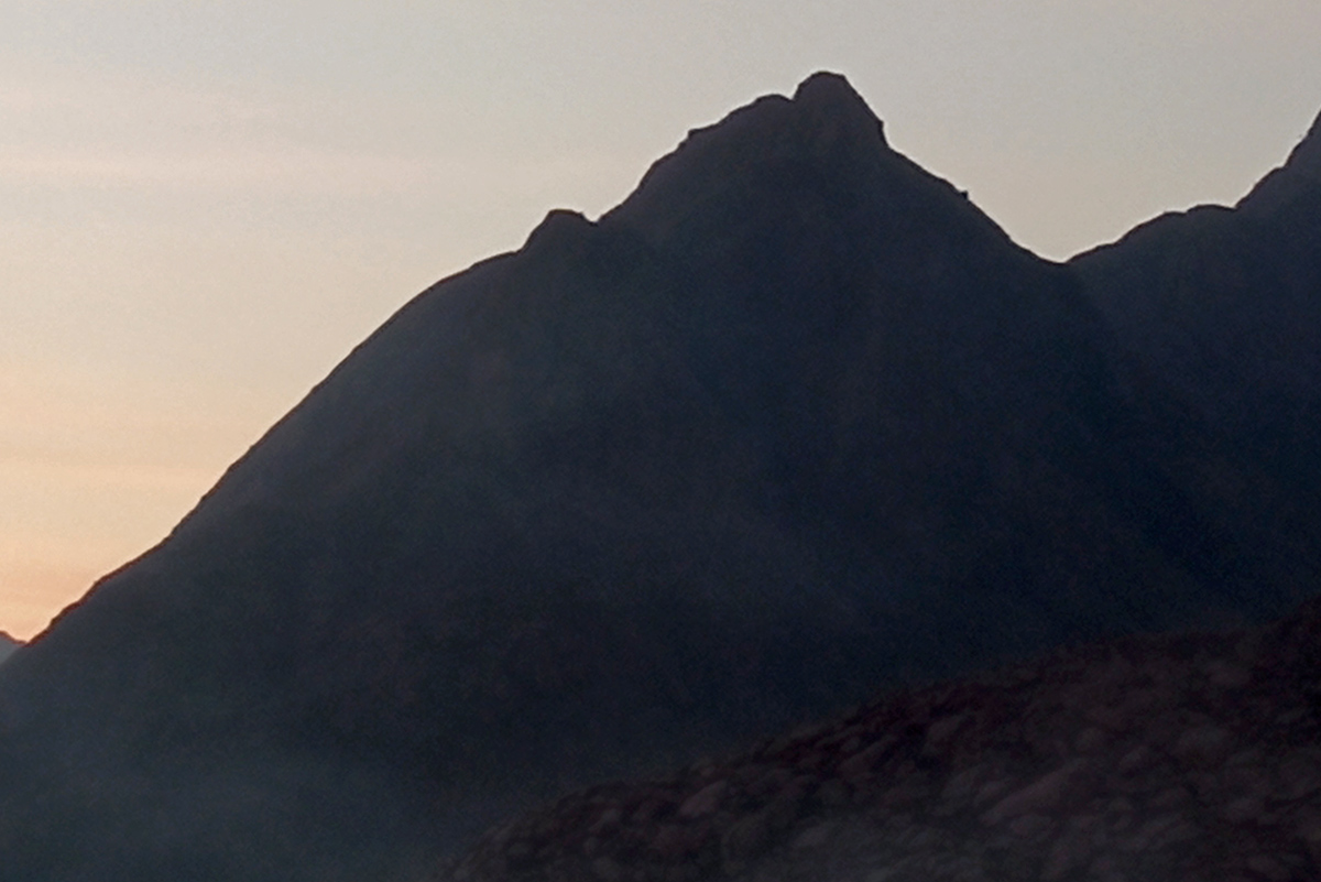 “La Bella Durmiente” al cim “Cerro Ullampash”, ubicat a la serralada Negra, un ramal occidental dels Andes peruans. És la figura emblemàtica de Yautan