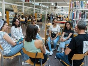 La Biblioteca Joan Oliva impulsa la primera edició de la Biblioteca Humana a Vilanova i la Geltrú. Ajuntament de Vilanova