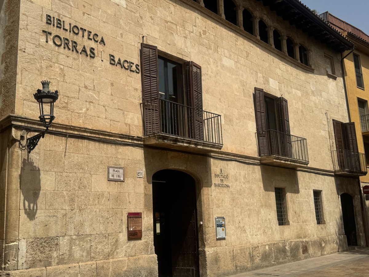 La Biblioteca Torras i Bages reclama el retorn de 470 llibres i altres documents per preservar el patrimoni públic. Ajuntament de Vilafranca