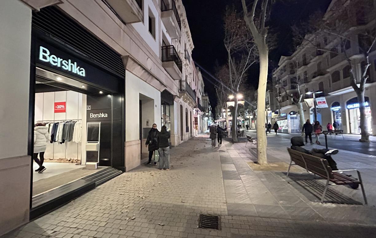 La botiga Bershka a la Rambla de Vilanova. Eix