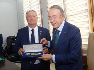 La ciutat de Curicó, a Xile, ha atorgat les Claus de la Ciutat a Miguel A. Torres, president de Familia Torres. EIX