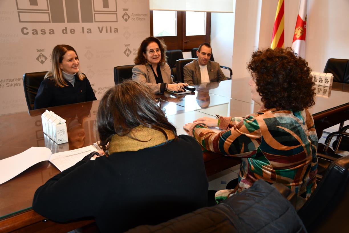 La consellera de Drets Socials visita Sitges per abordar el sensellarisme i l’atenció a la gent gran. Ajuntament de Sitges