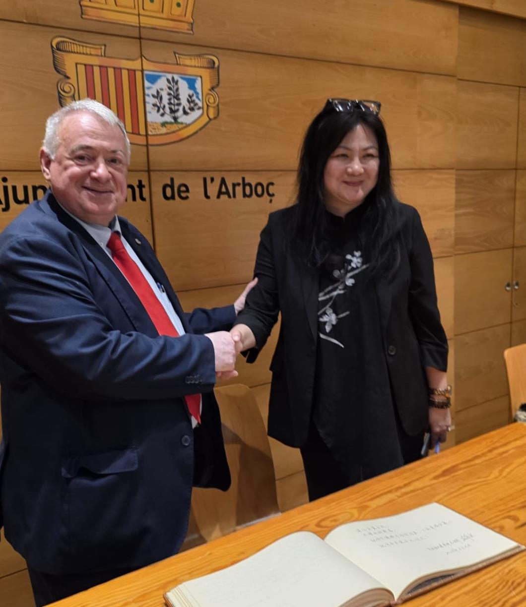 La Cònsol General de la Xina a Barcelona visita l’Arboç per reforçar vincles culturals i econòmics. Ajuntament de l'Arboç