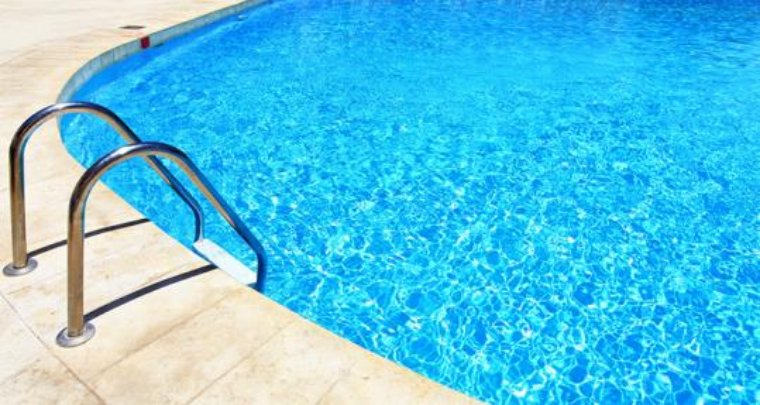 La construcció de piscines privades creix un 70% aquest any al Baix Penedès. EIX