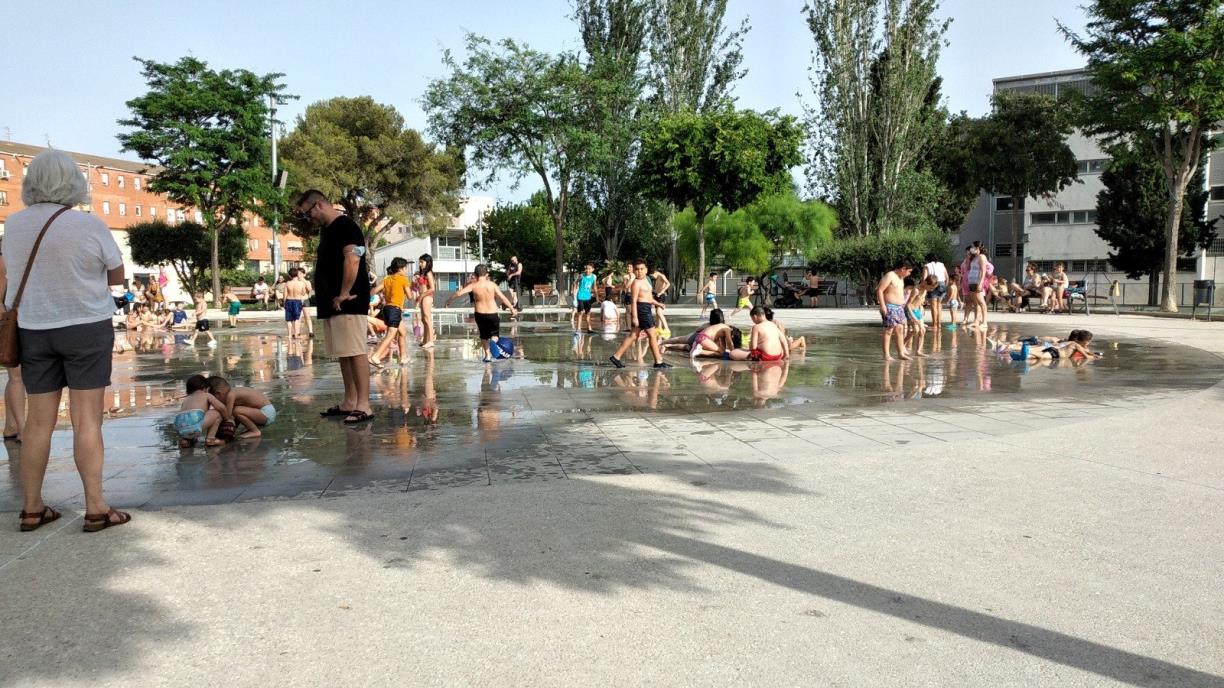 La font lúdica del parc Pompeu Fabra de les Roquetes amplia el seu horari durant l’estiu. Ajt Sant Pere de Ribes