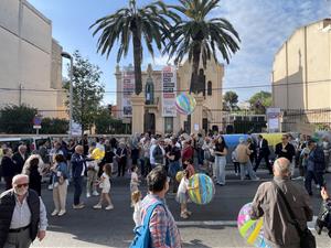 La Fundació Ave Maria reclama reubicar els contenidors davant del centre a Sitges